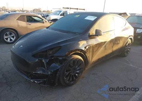 2022 Tesla Model Y Performance Dual Motor All-Wheel Drive z USA, uszkodzony, nr VIN 7SAYGDEFXNF341730